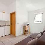 Brodarica Apartments アパート