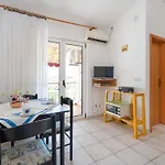 アパート Brodarica Apartments