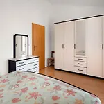 アパート Brodarica Apartments