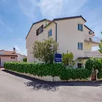 Brodarica Apartments ブロダリツァ