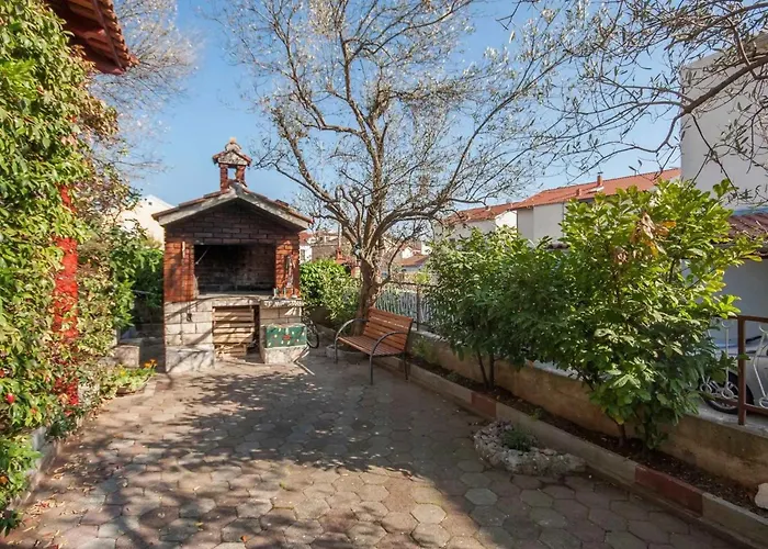 Brodarica Apartments *